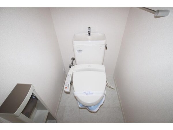 トイレ(同型モデル写真)