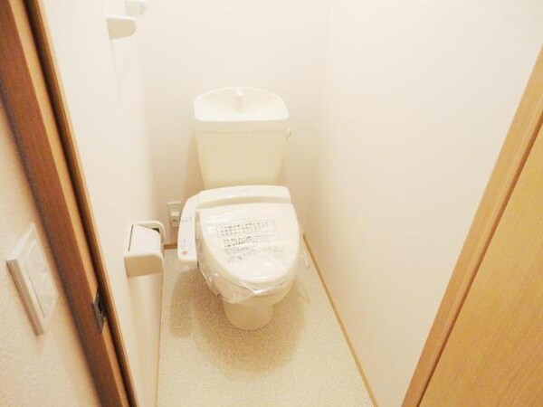 トイレ(※別部屋(参考102))