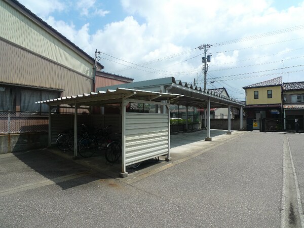 その他共有部分(駐輪場・屋根付き駐車場)