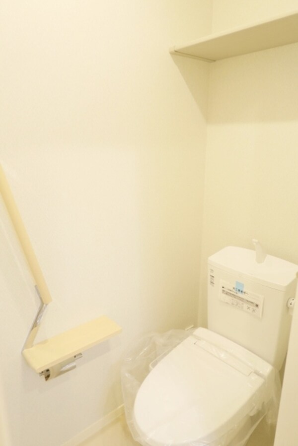 トイレ(※別室参考写真　快適に使用できる温水洗浄便座です★)