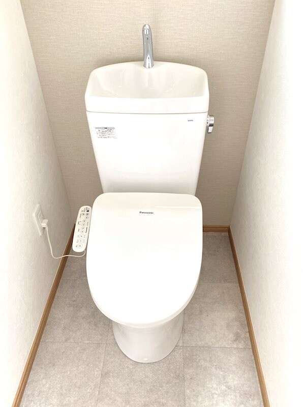 トイレ(1階　トイレ新規交換　温水洗浄便座付)