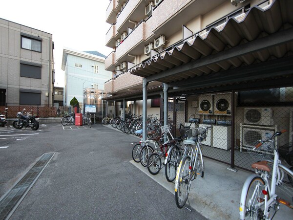 その他共有部分(屋根付き駐輪場　バイク置場あり)