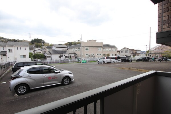 景色(目の前駐車場で遮る建物なし)