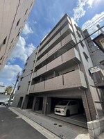 鉄筋コンクリート造のがっちりとした建物。