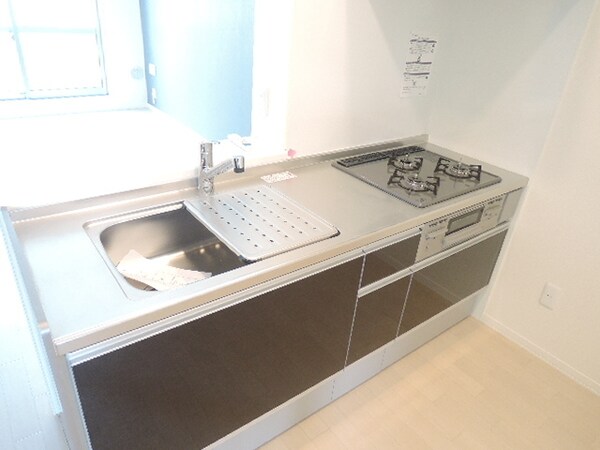 キッチン(【別室参考写真です】3口ガスコンロのシステムキッチンです！)