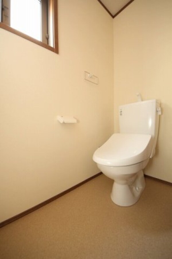 トイレ(同施工会社同型反転タイプの別のお部屋のお写真です)