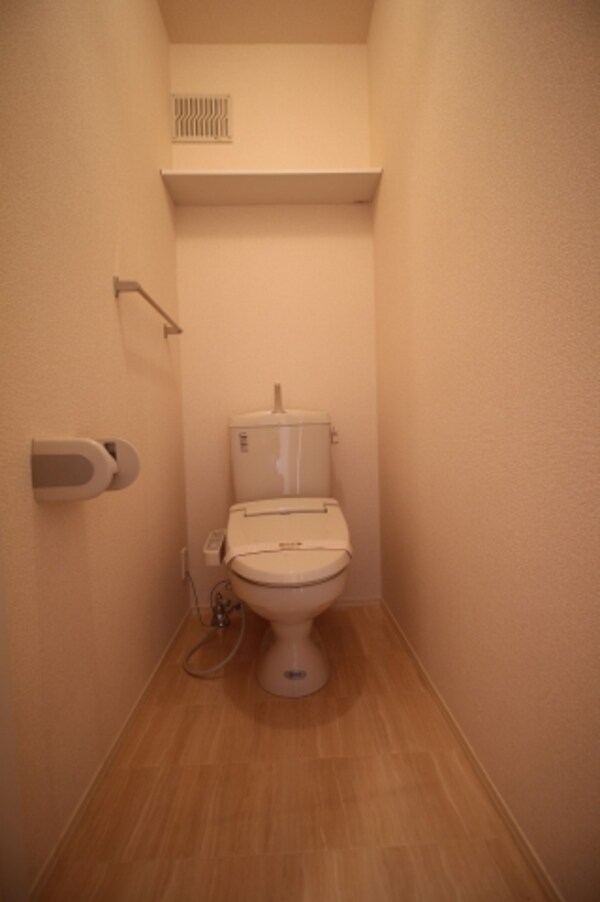 トイレ(同施工会社同型タイプの別のお部屋のお写真です)
