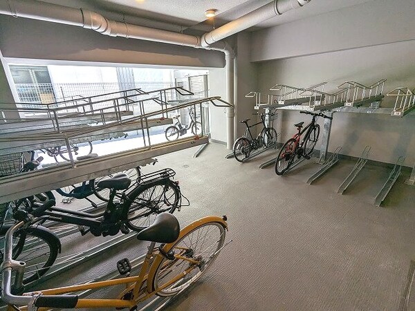 建物設備(屋内屋根付き自転車置場)