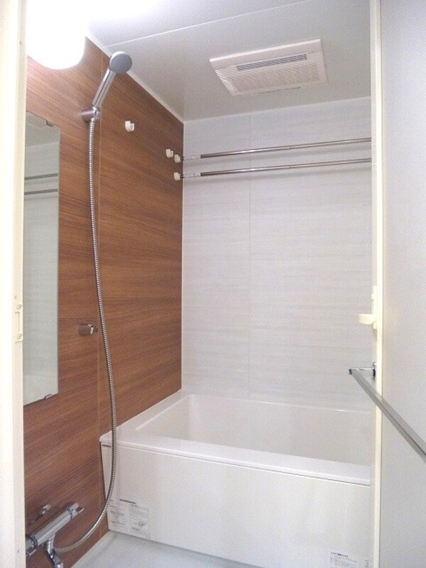浴室(コンフォリア浅草松が谷のバスルームです、追焚、浴室換気乾燥機)