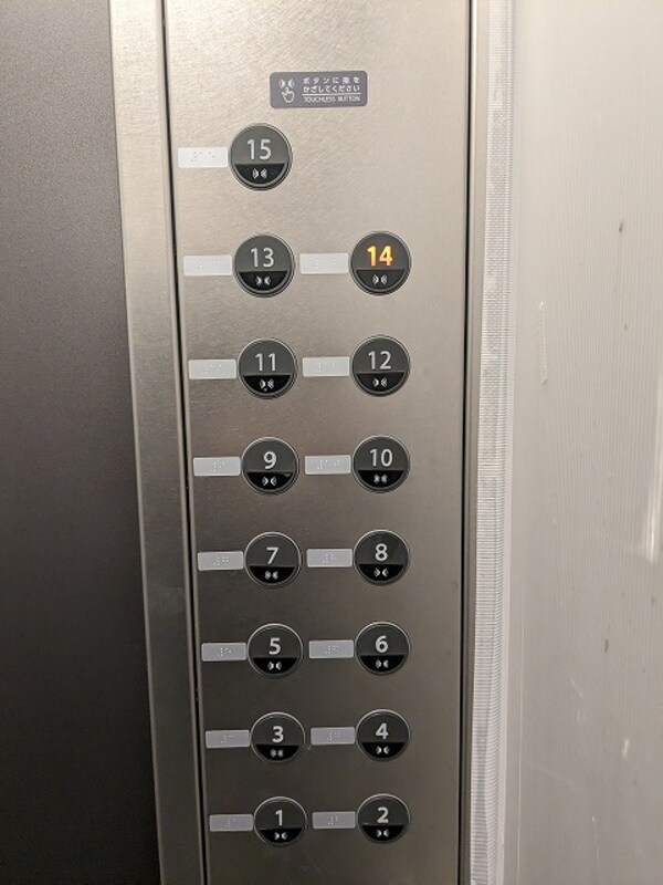 建物設備(ボタンに触れず指をかざすだけで階数ボタン点灯する防犯モニター)