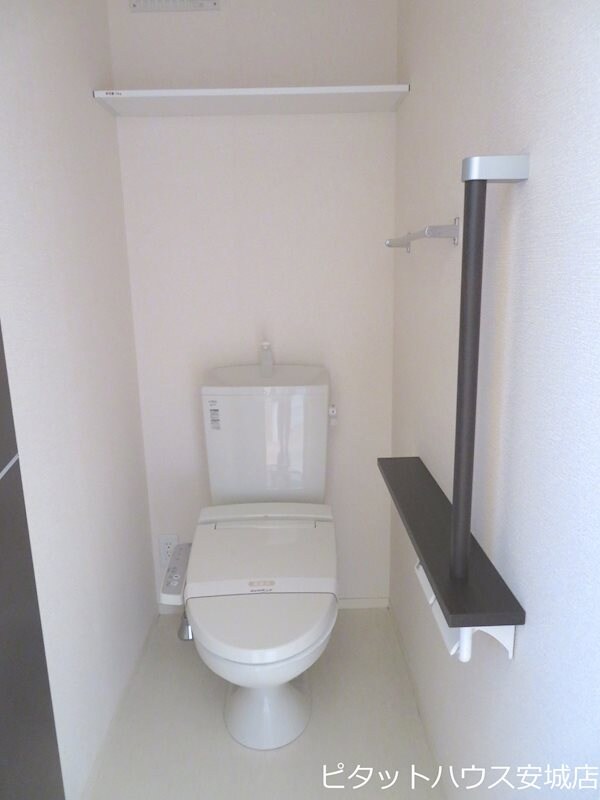トイレ(同物件別部屋)