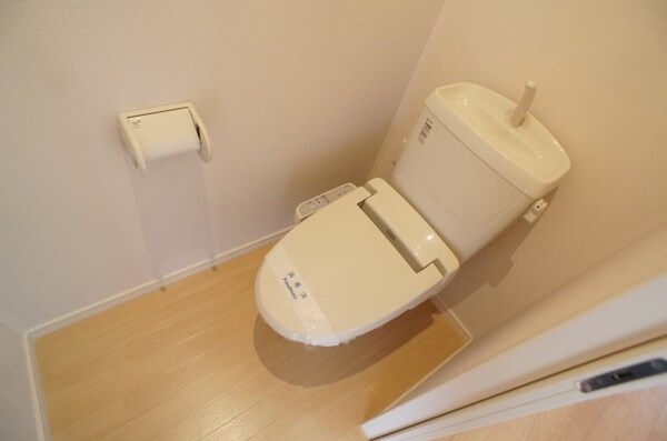 トイレ(温水暖房洗浄便座です)