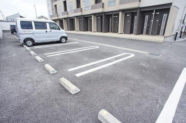 駐車場(駐車場に車を止められます)