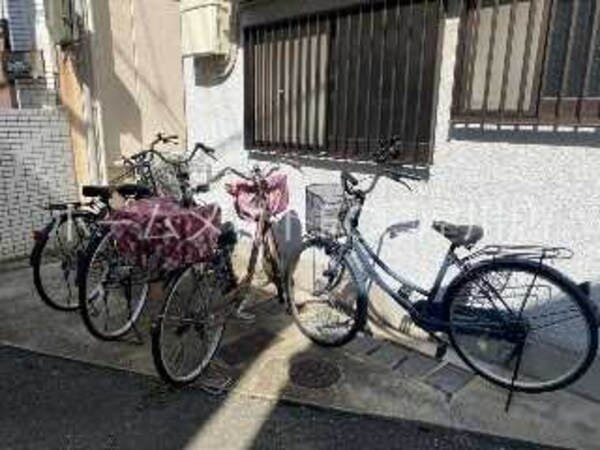 エントランス(自転車置き場)