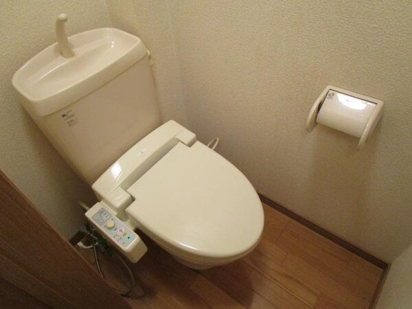 トイレ(温水洗浄機能付き)