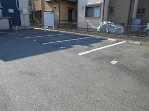 駐車場・駐輪場(駐車場完備)