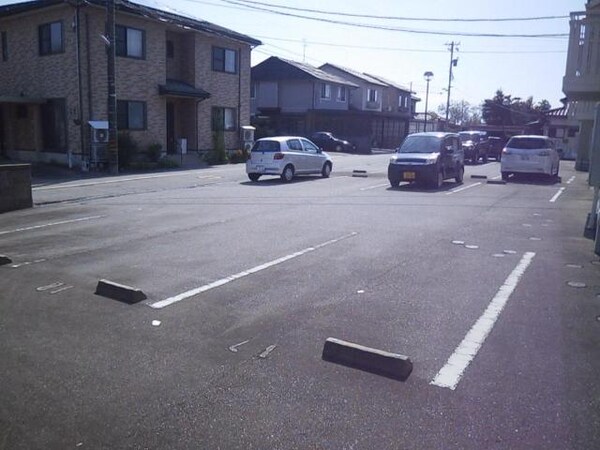 駐車場・駐輪場(広々駐車場♪)