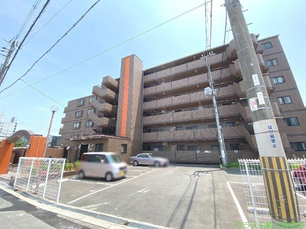 建物外観(閑静な住宅街に存在感のある佇まい!)