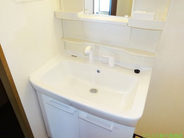 洗面所(朝の支度に役立つシャンプードレッサー付きの洗面台!)