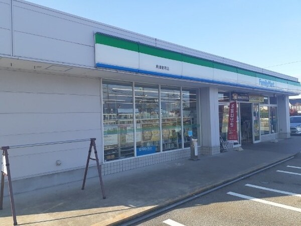 周辺環境(ファミリーマート魚津東町店まで1000m)