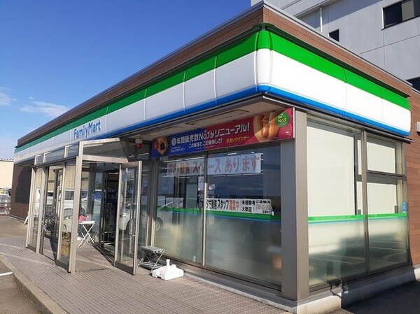 周辺環境(ファミリーマート魚津北鬼江西店まで700m)