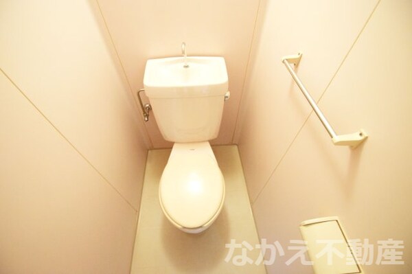 トイレ(落ち着いた色調のトイレです)