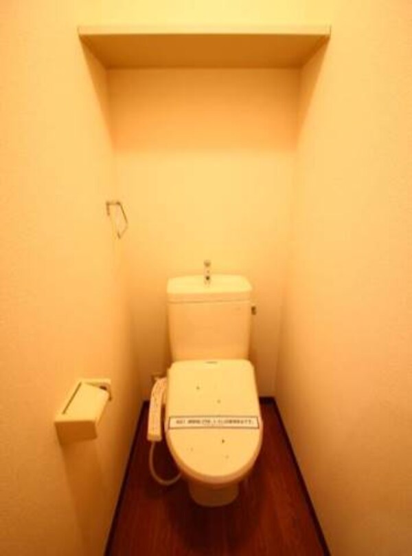 トイレ(温水洗浄便座で冬も快適)