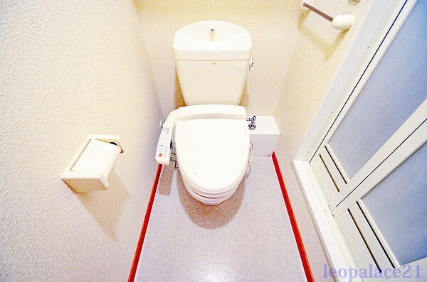 トイレ(設備・使用は号室により異なる為、現況を優先致します。)