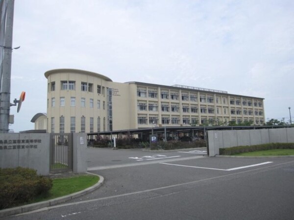徳島県立富岡東高等学校 1km