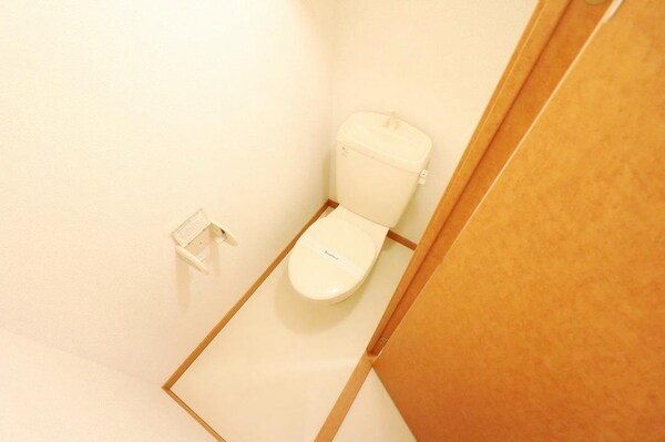 トイレ(同タイプの物件写真になります。)