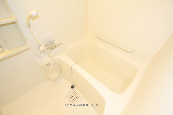 浴室(お風呂です
アクティ三本松404号室　2022年4月15日撮)