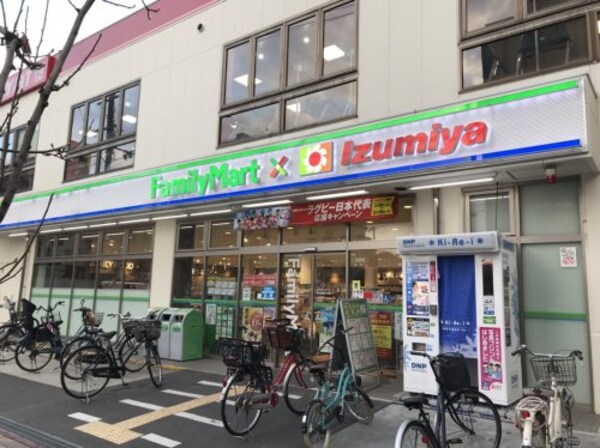 周辺環境(ファミリーマート東三国四丁目店 822m)