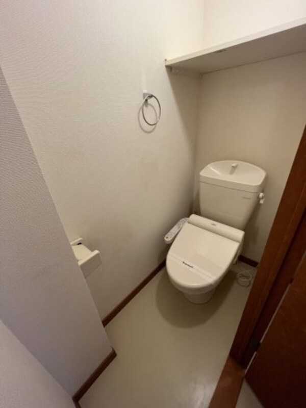 トイレ(別号室の写真となります。イメージ写真、現状優先。)
