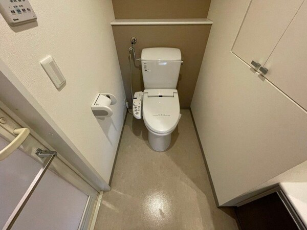 トイレ(ウォシュレット機能がついたトイレです。安心して使用できます。)