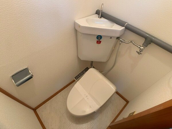 トイレ(ウォシュレット機能がついたトイレです。安心して使用できますね)