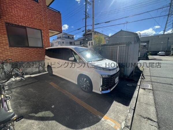 駐車場(駐車場に車を止められます)