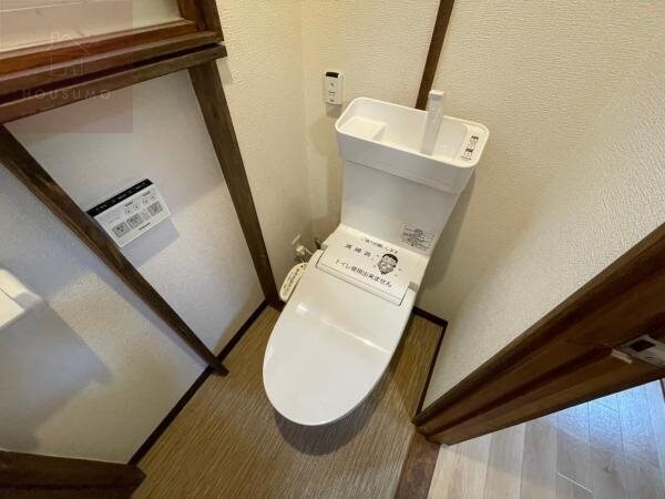 トイレ(落ち着いた色調のトイレです)