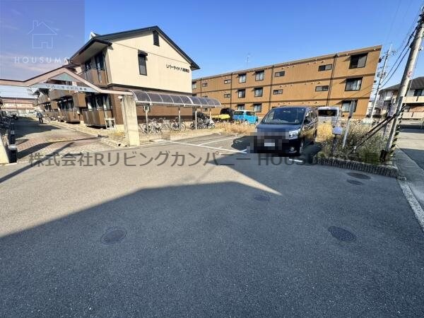 駐車場(駐車場に車を止められます)