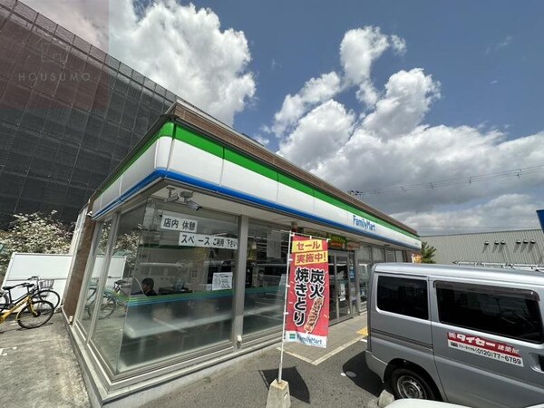 周辺環境(ファミリーマート 北久宝寺一丁目店 581m)