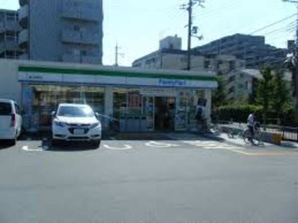 周辺環境(ファミリーマート豊中長興寺北店 619m)