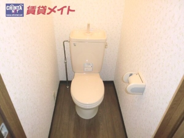トイレ(トイレ同型参考写真)