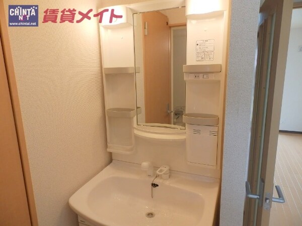 洗面設備(同一物件の別部屋の写真です。)