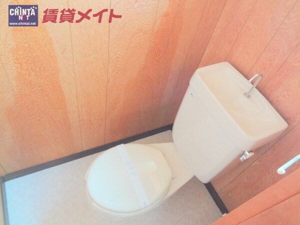 トイレ(同物件・別部屋の同型写真になります)