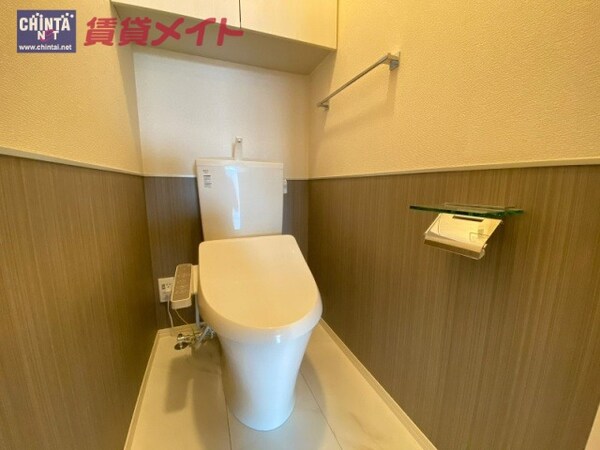 玄関(同物件別部屋の写真)