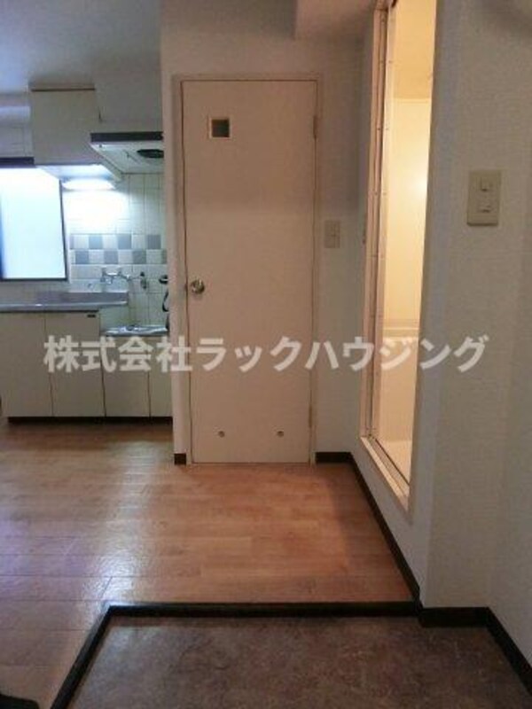 玄関(【お部屋さがしはラックハウジングにお問合せ下さいませ♪】)