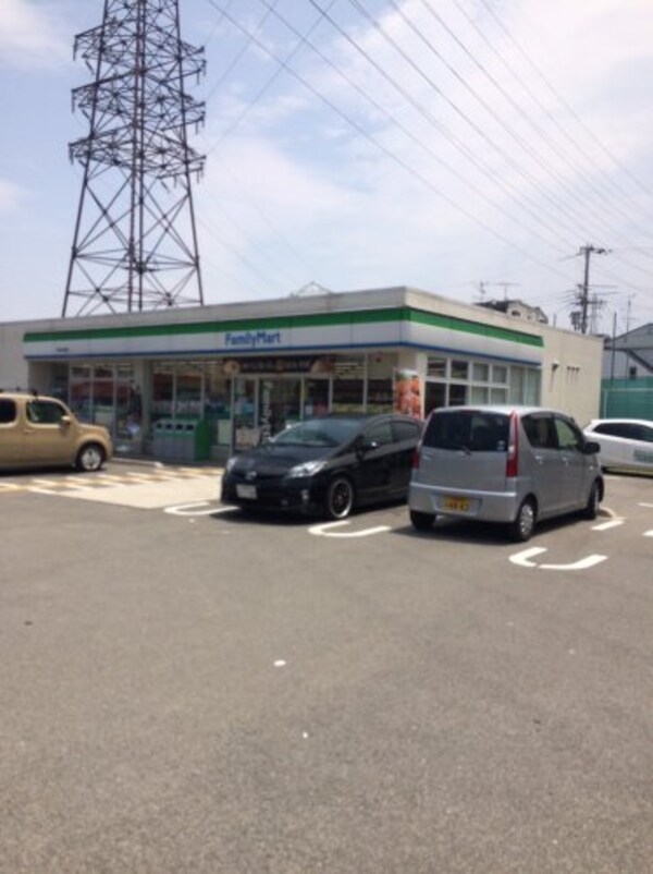 周辺環境(ファミリーマート門真大池町店 715m)