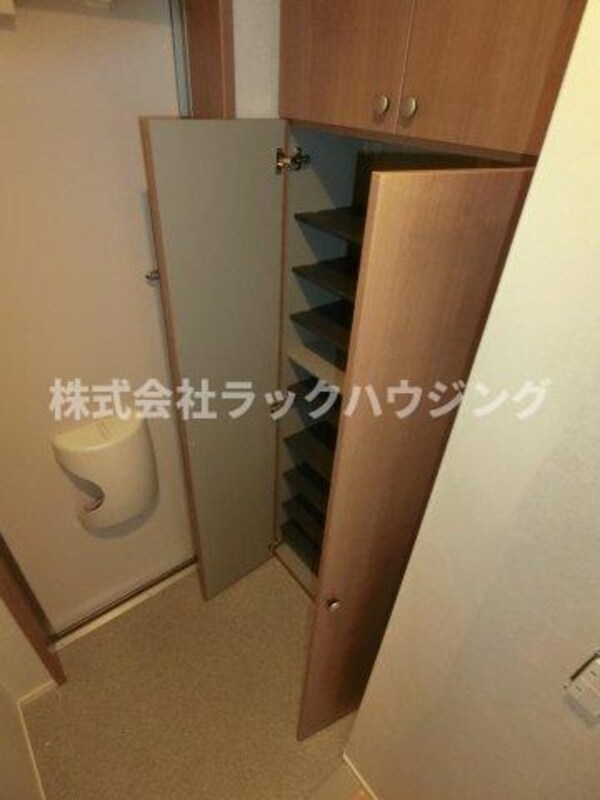 建物設備(シューズBOX完備！おかげで玄関も広々♪)