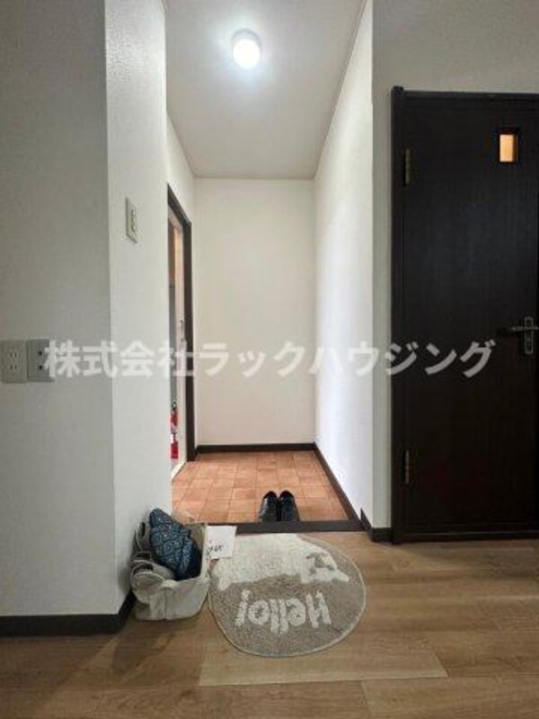 玄関(【お部屋探しはラックハウジングにお問合せ下さいませ】)