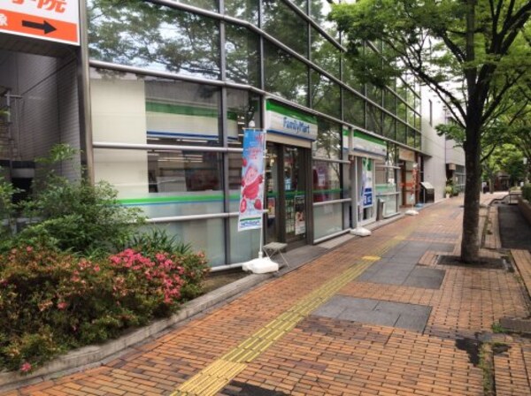 周辺環境(ファミリーマート古川橋駅前店 417m)