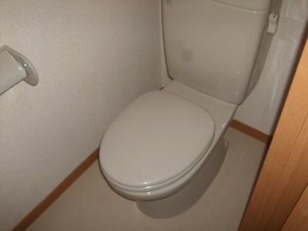 トイレ(105)